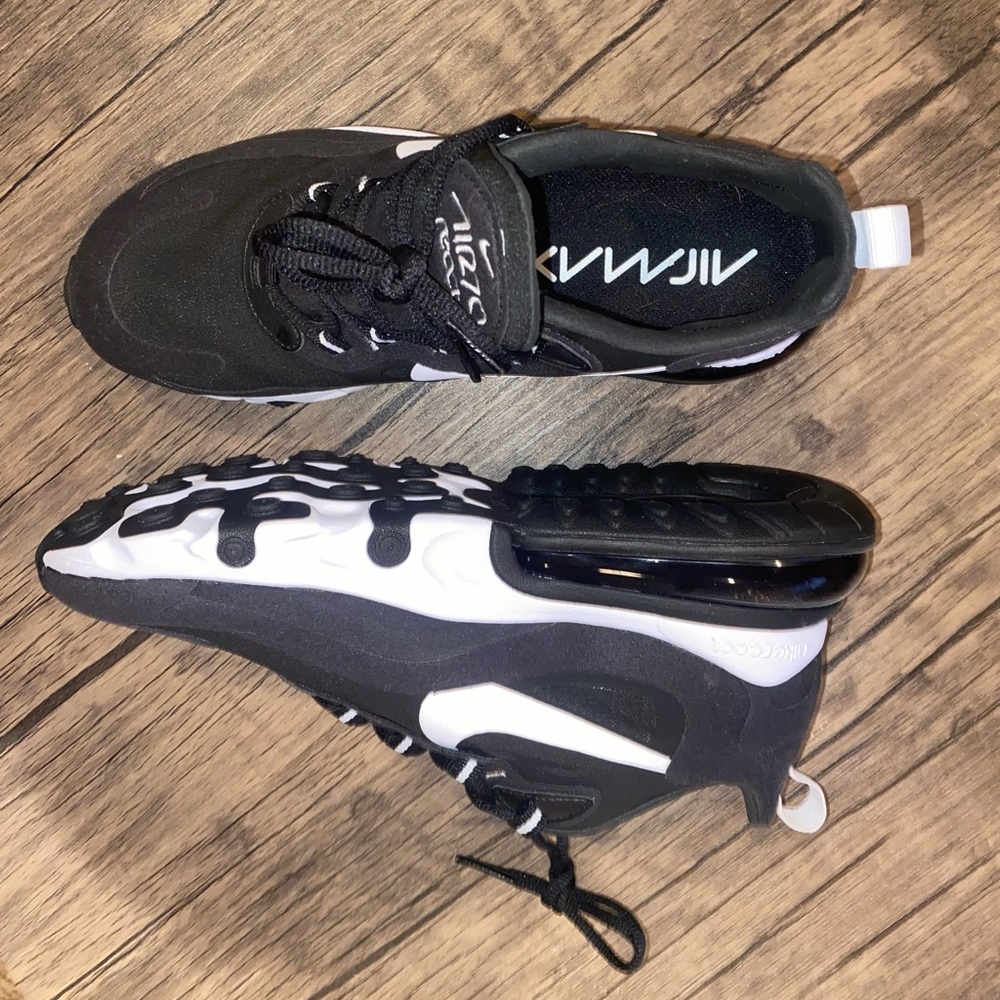 Nike 270